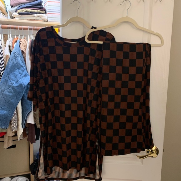 Checkered Set - Picture 3 of 3